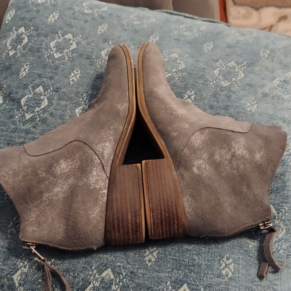 Super Cute Lucky Booties 7 1/2 - Picture 5 of 10